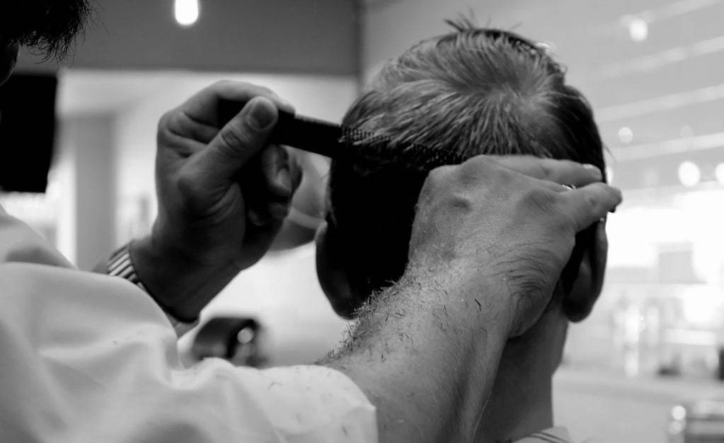 Les secrets d'un grooming impeccable : peau, coiffure et barbe